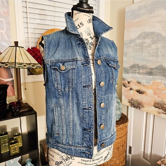 J. Crew Indigo Denim Trucker Style Jeans Jacket. - Picture 11 of 11